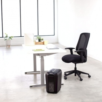  Fellowes PowerShred LX65  (.P-4)//10./22.///.