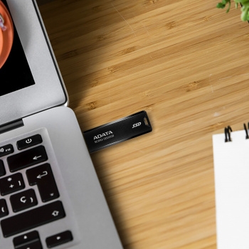 SSD   USB 3.2 2TB BLACK SC610-2000G-CBK/RD ADATA