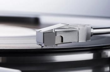   Denon DP-29F   