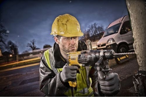  DeWALT D25033K